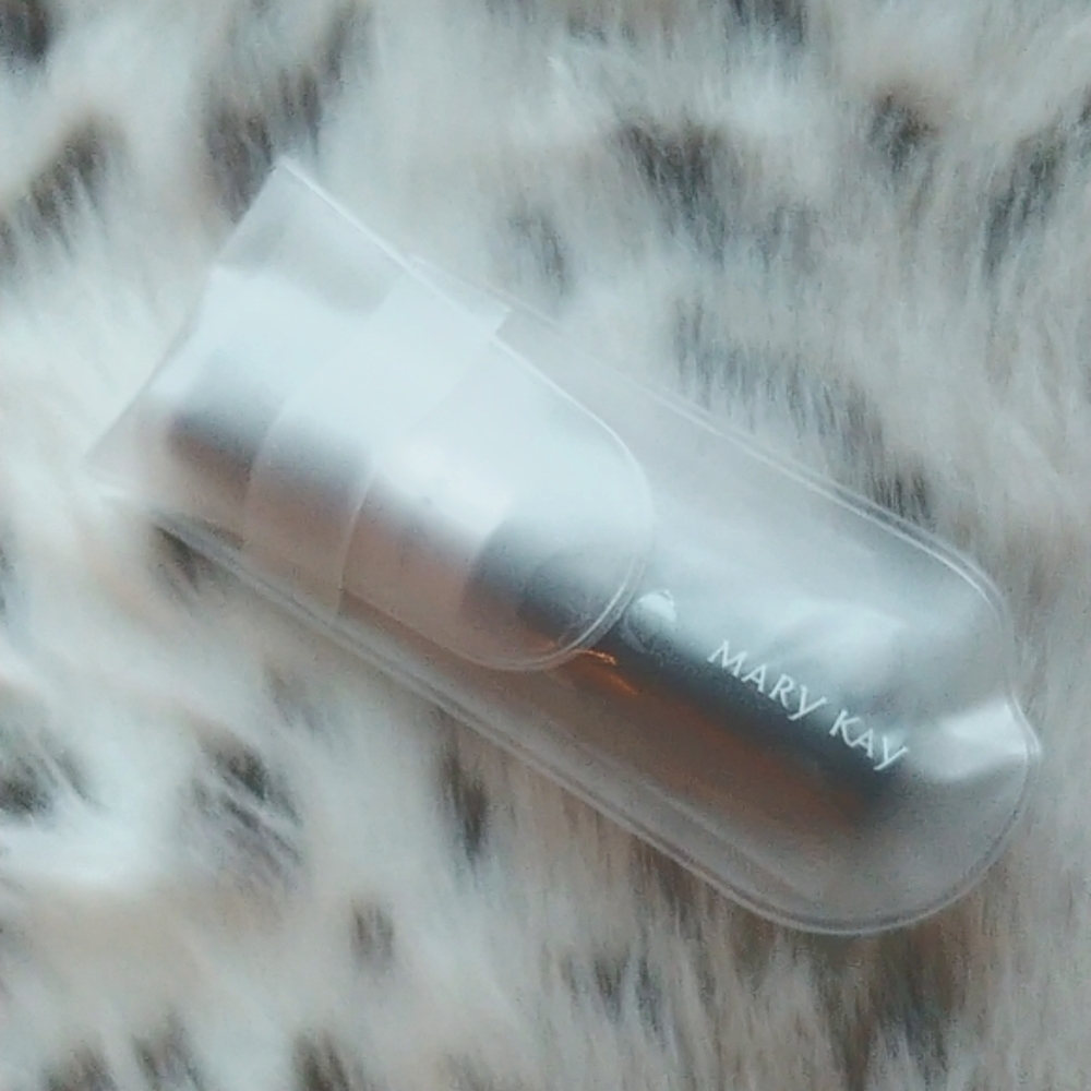 MK Mineral Foundation Brush - Picture 3 of 4